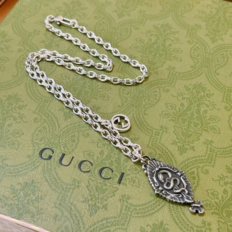 G*u*i necklaces